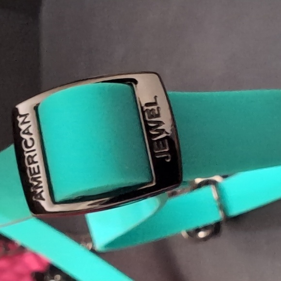 American Jewel Girls Pink Quilted Gummy Shoulder Bag with Chain Link Strap. - Picture 3 of 15